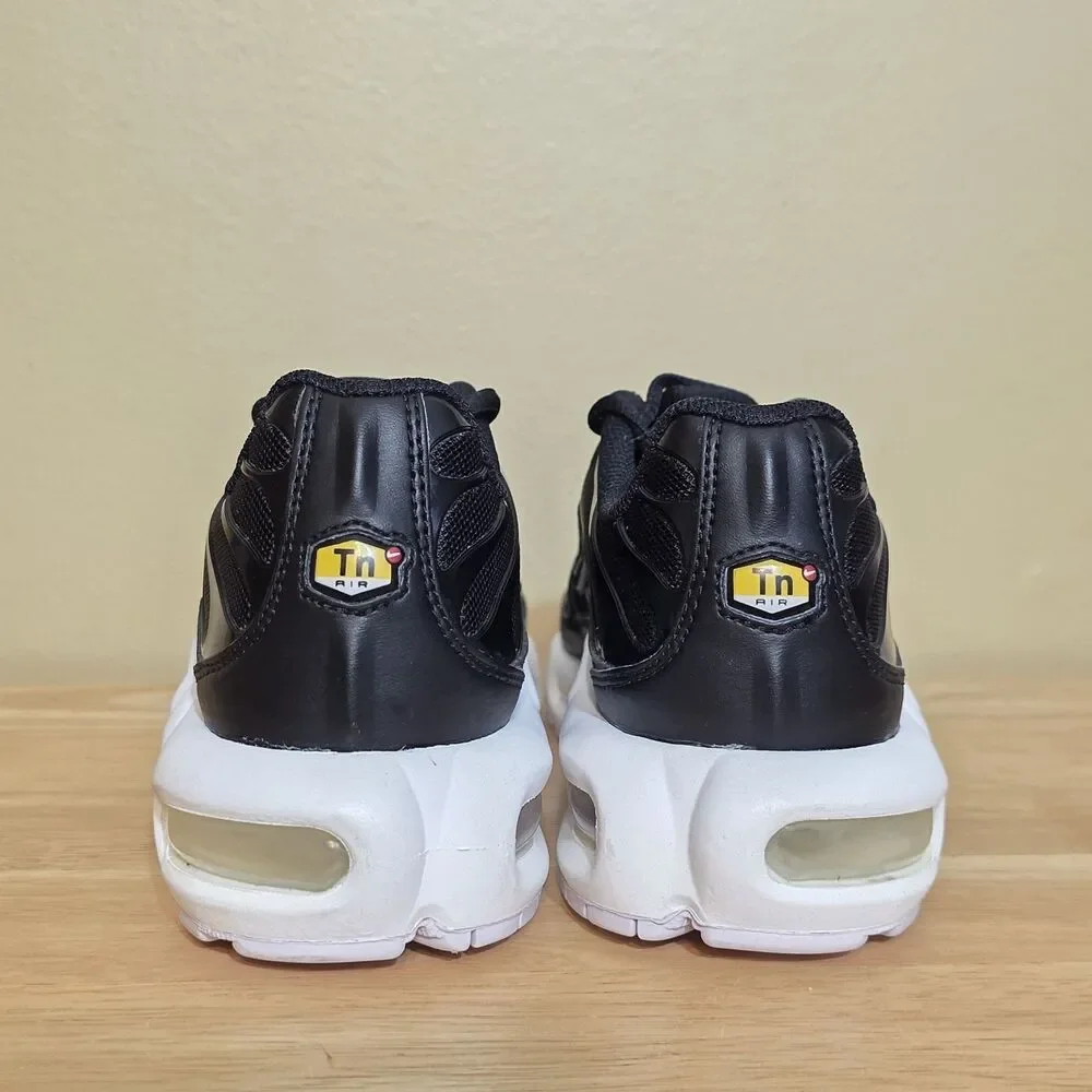 Nike Air Max Plus Black White DM2362-001 Women's Size 7.5